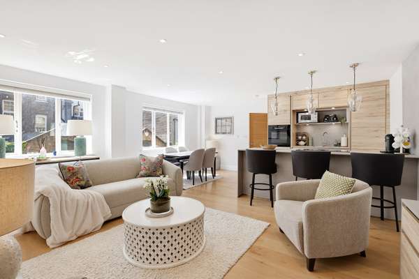 House Warren Mews in Greater London