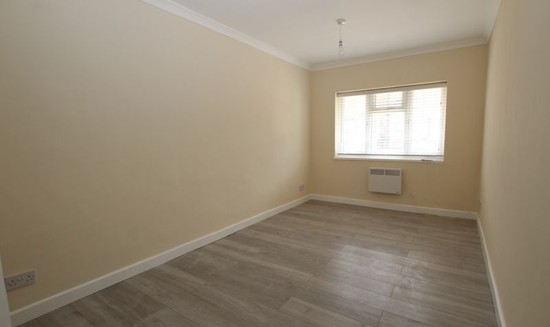 Flat Durants Park Avenue in Greater London
