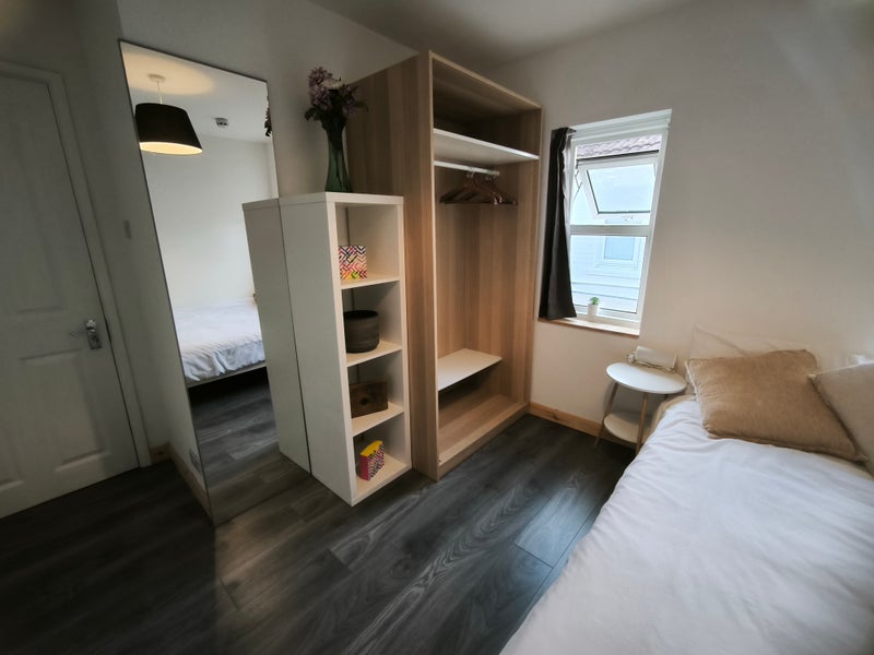 Room Knole Road in Bournemouth