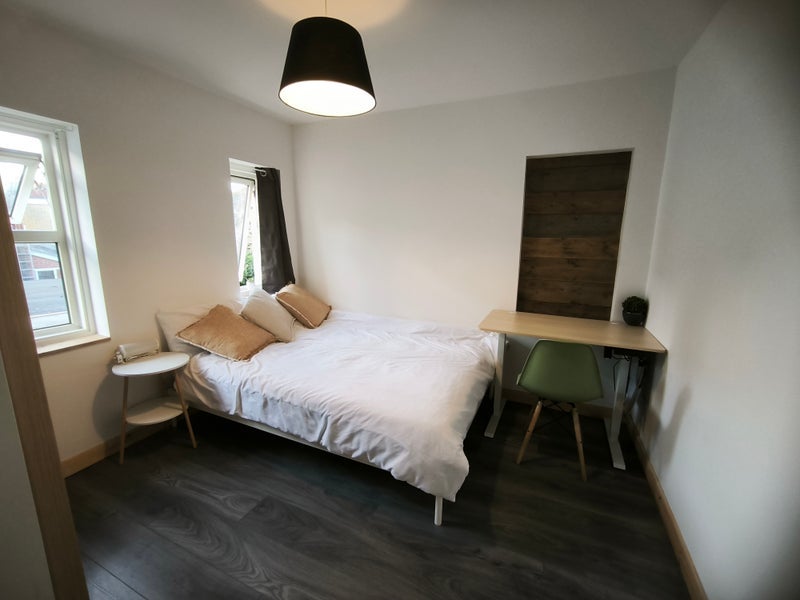 Room Knole Road in Bournemouth