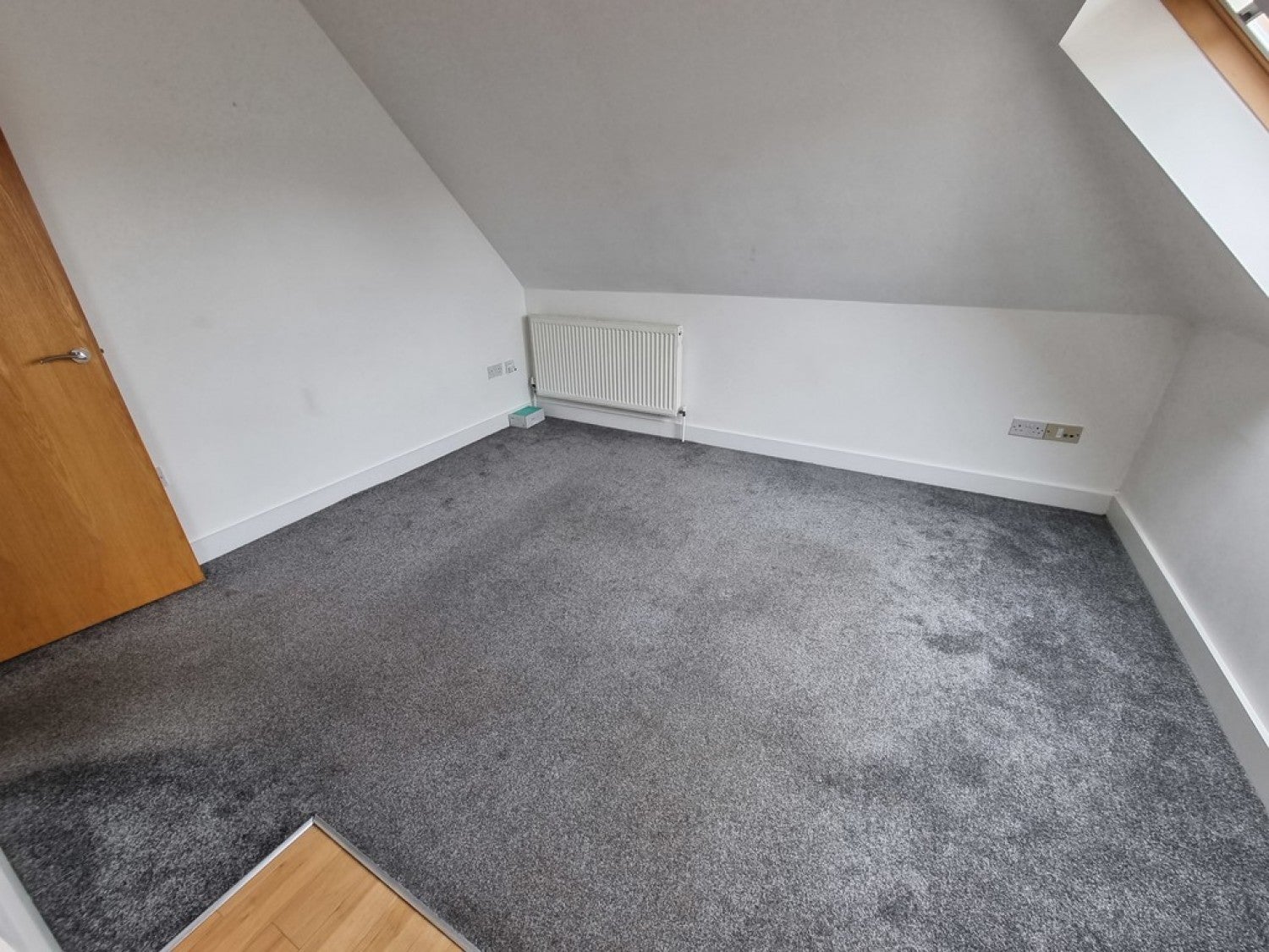 Flat Woodside Road in Bournemouth