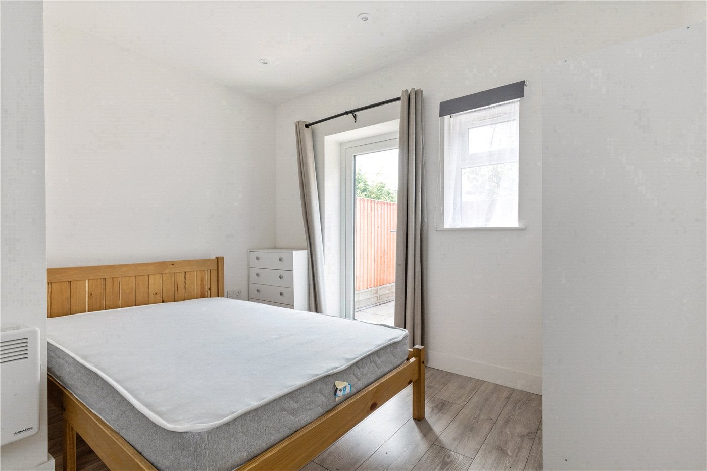 Flat Tooting Bec Road in Greater London