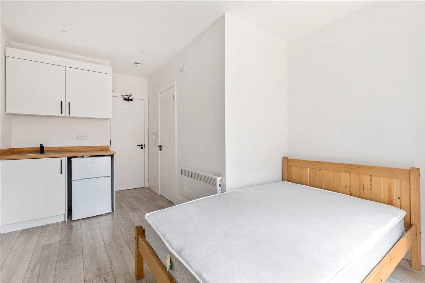 Flat Tooting Bec Road in Greater London