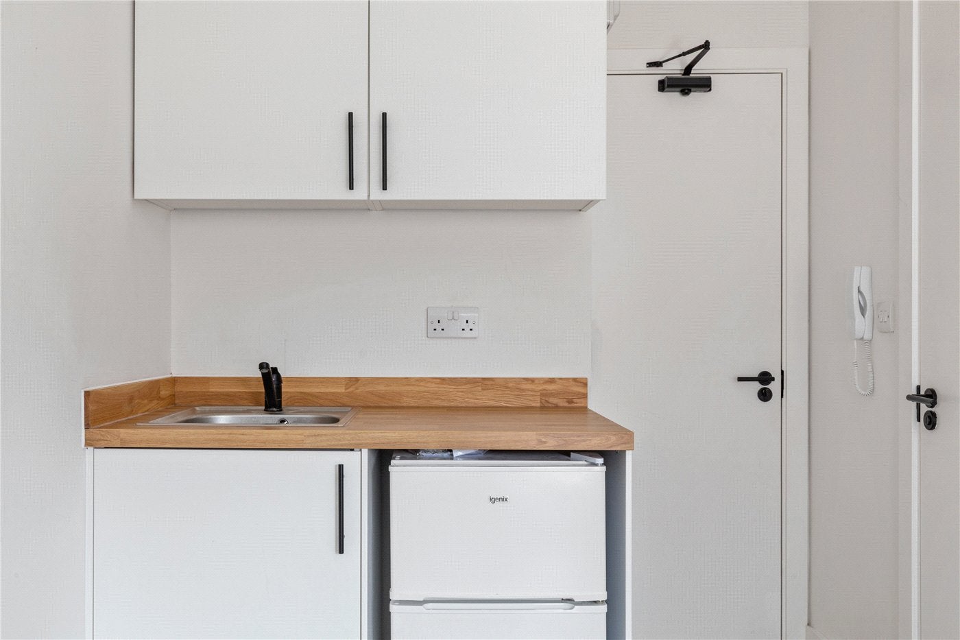 Flat Tooting Bec Road in Greater London