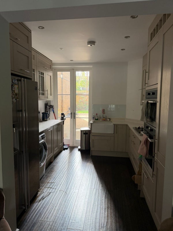 Room Albert Bridge Road in Greater London