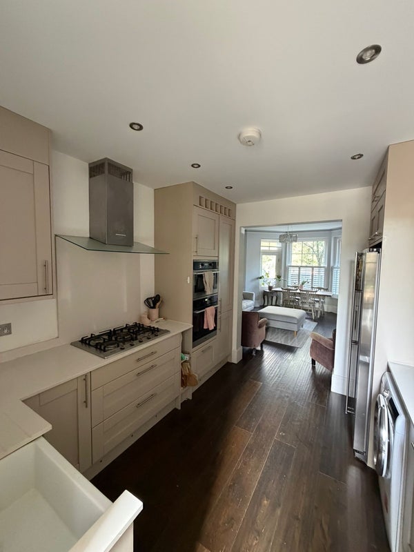 Room Albert Bridge Road in Greater London