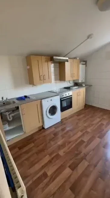 Room Harold Road in Greater London