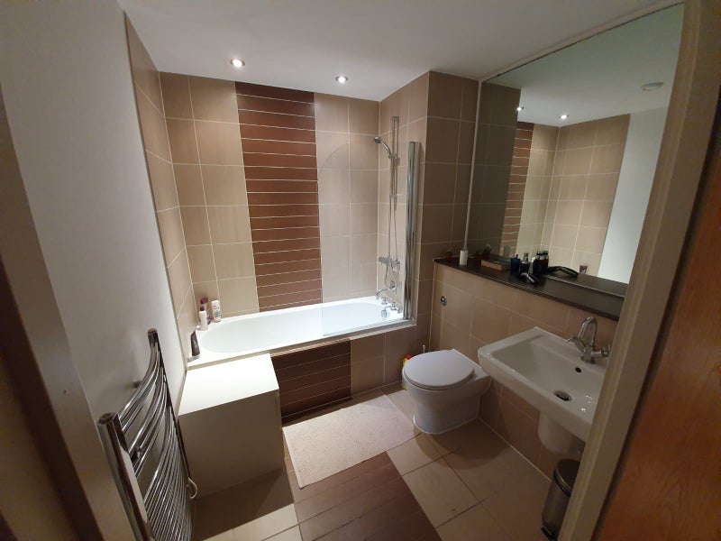 Room Hornbeam Way in Manchester