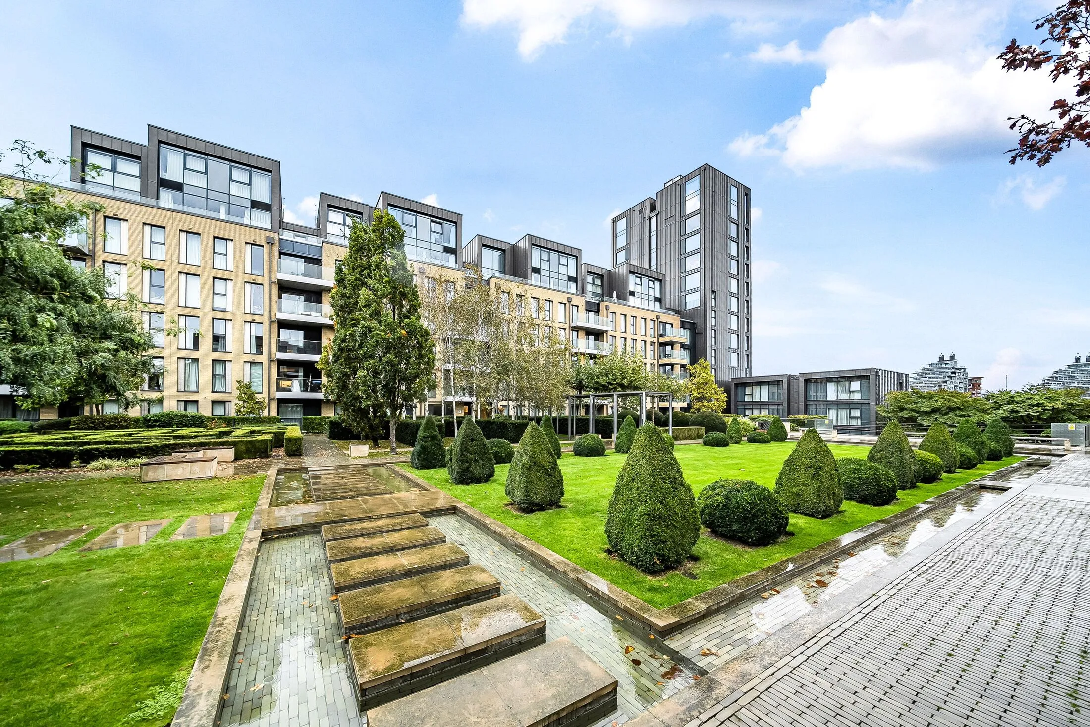Flat Townmead Road in Greater London