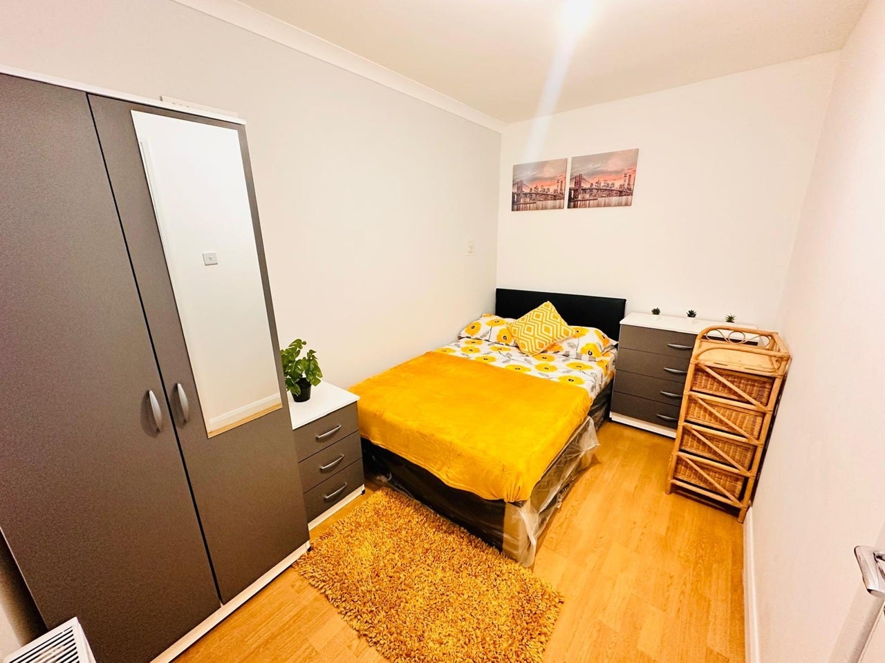 Room Hannibal Road in Borough of Spelthorne