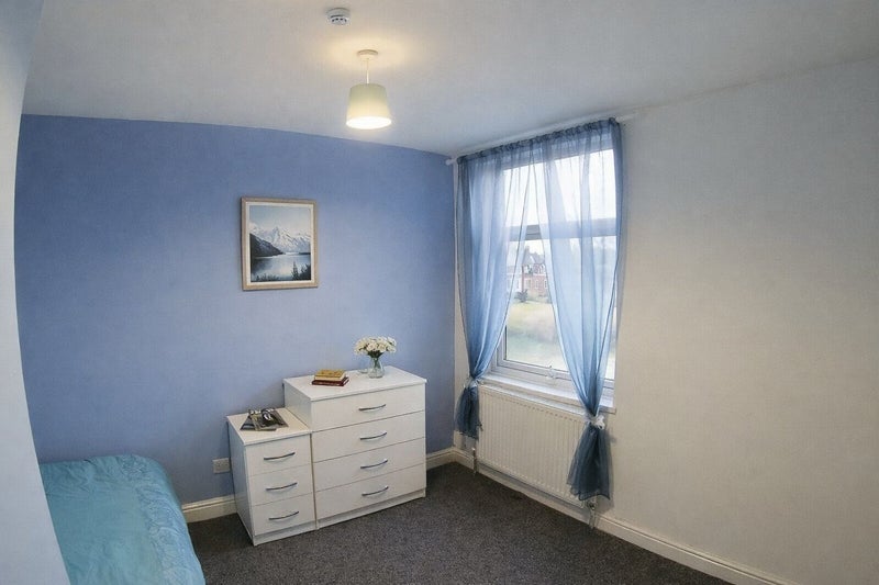 Room Chadwick Road in Salford