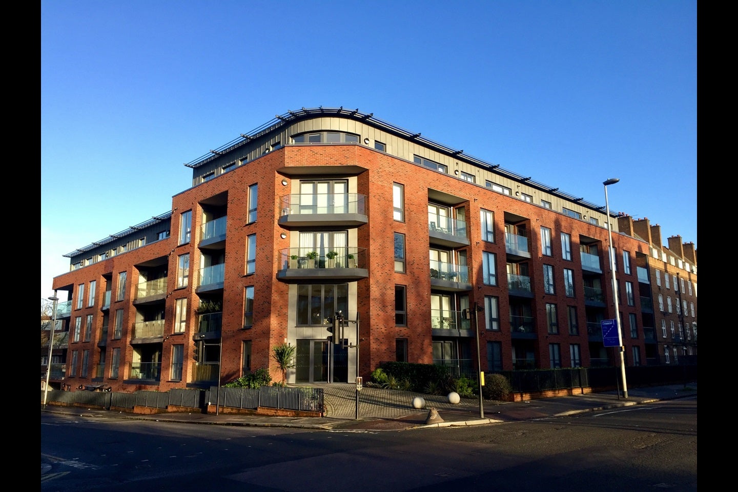 Flat Stewarts Road in Greater London