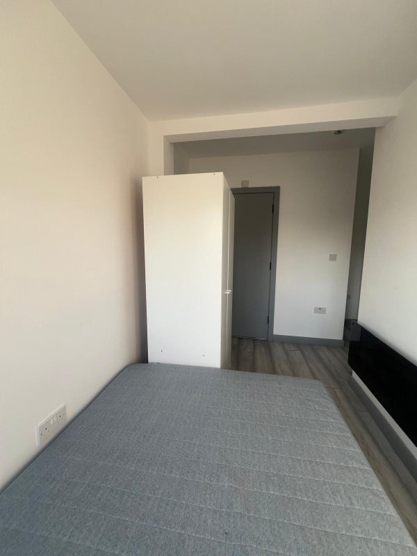 Room Bath Road in Slough