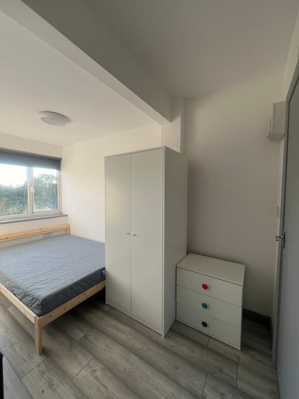Room Bath Road in Slough