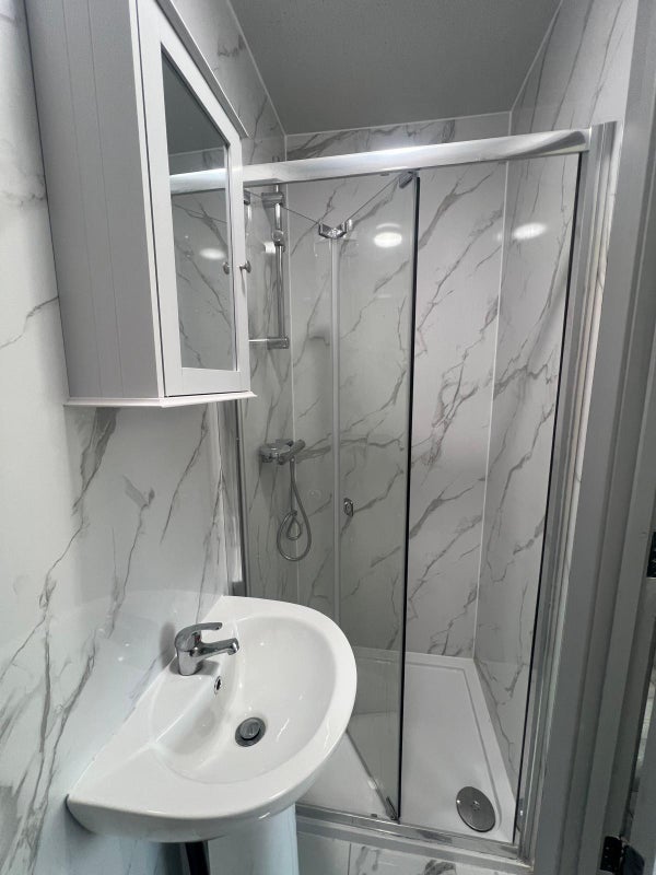 Room Bath Road in Slough