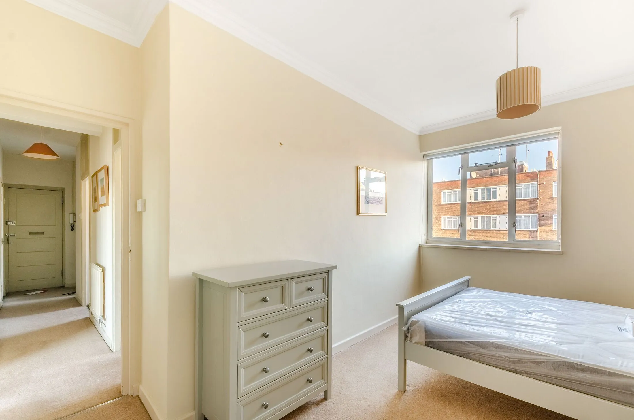 Flat Pond Place in Greater London