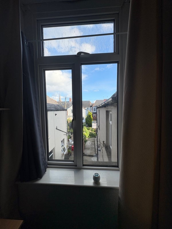 Room Montgomery Street in Cardiff