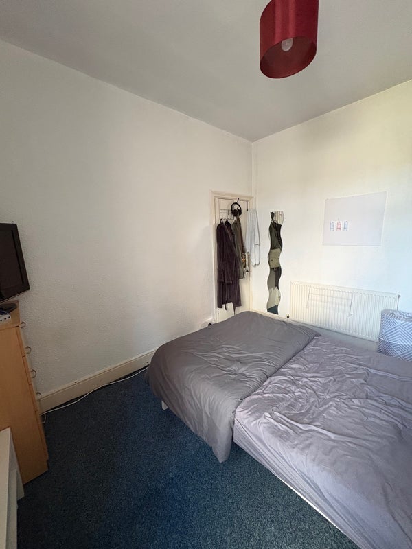 Room Montgomery Street in Cardiff