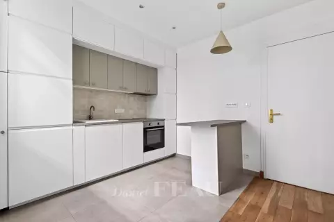 Flat Rue Duranton in Paris