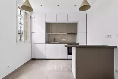 Flat Rue Duranton in Paris