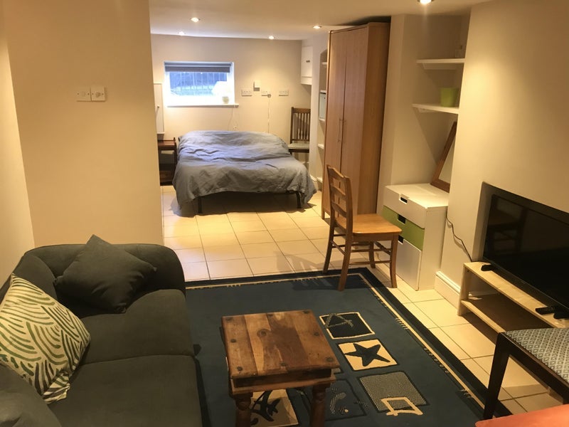 Room Hampton Street in Warwick