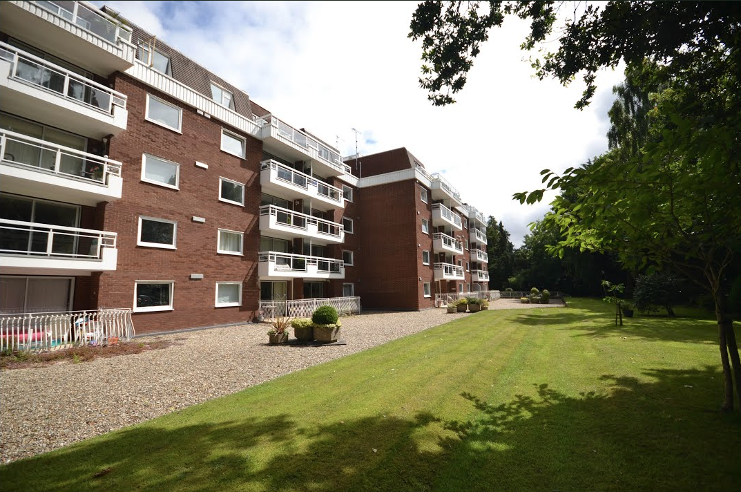Flat Branksome Wood Road in Bournemouth