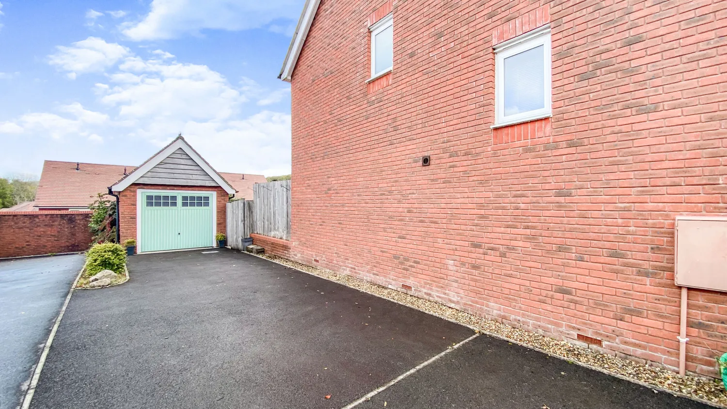 House Ffordd Alltwen in Gowerton