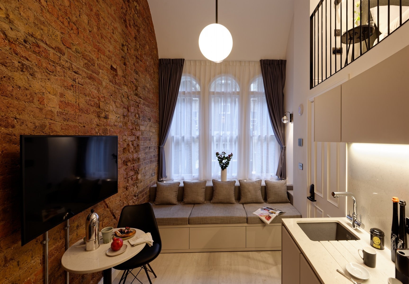 Flat Linden Gardens in Greater London
