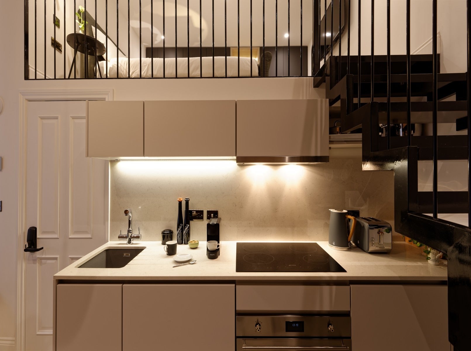Flat Linden Gardens in Greater London