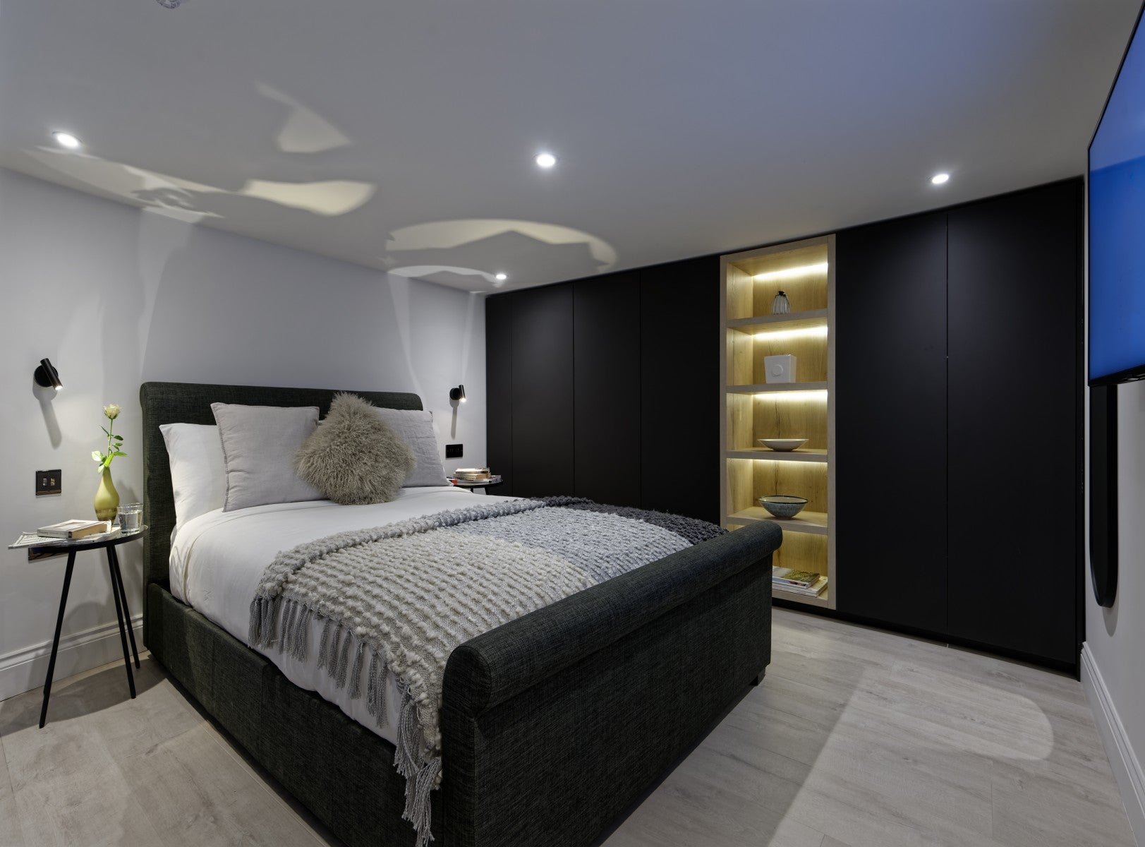 Flat Linden Gardens in Greater London