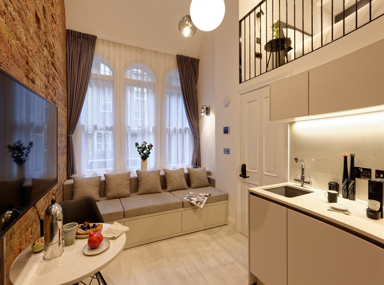 Flat Linden Gardens in Greater London