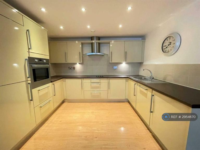 Flat Pocklington Drive in Manchester