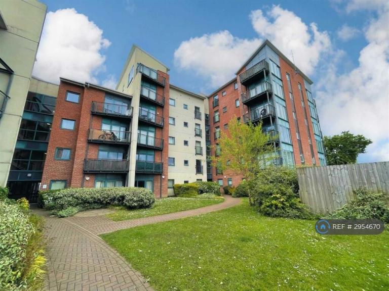 Flat Pocklington Drive in Manchester