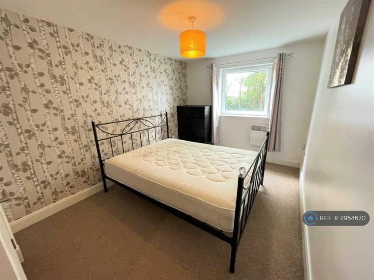 Flat Pocklington Drive in Manchester