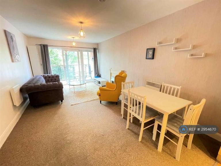 Flat Pocklington Drive in Manchester