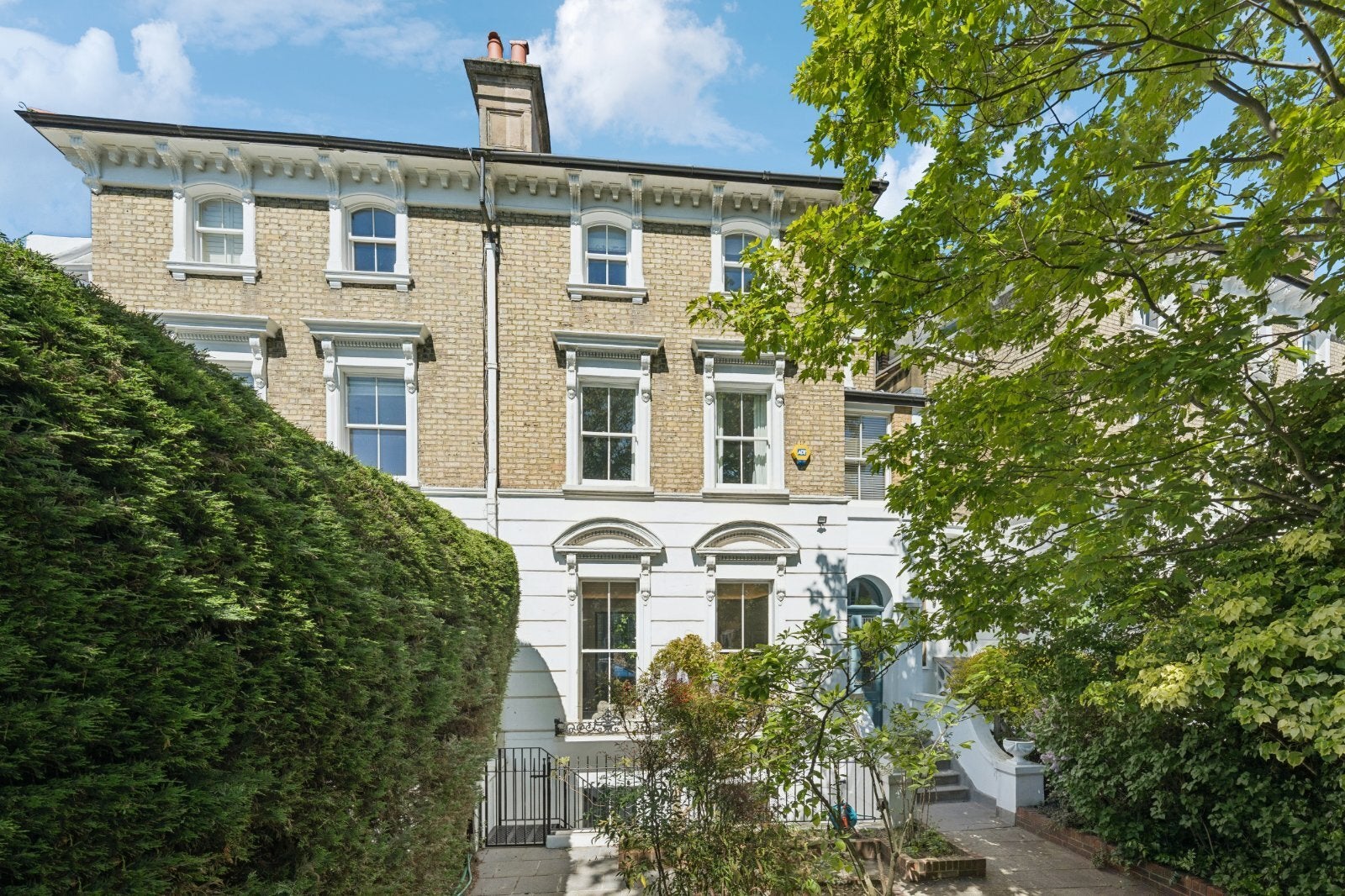 House Lonsdale Road in Greater London