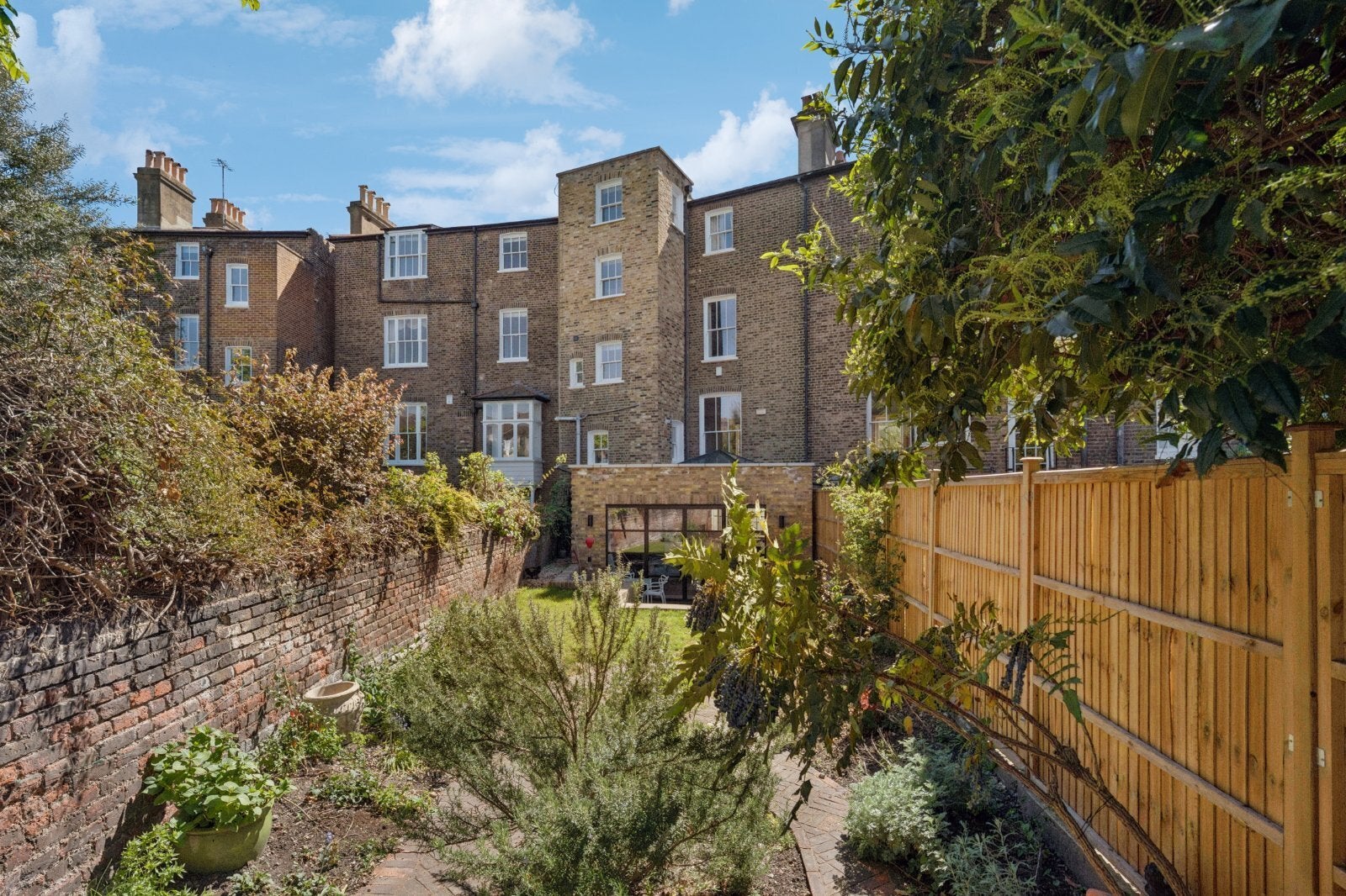 House Lonsdale Road in Greater London