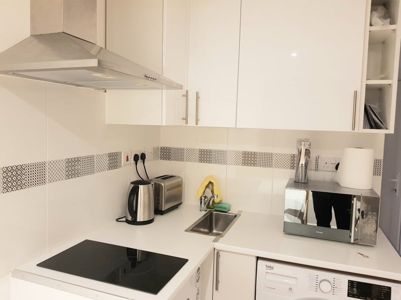 Flat Cornfield Close in Bristol