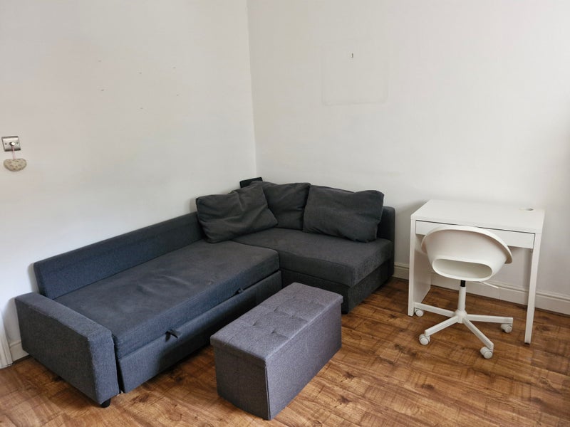 Flat Fernhead Road in City of Westminster