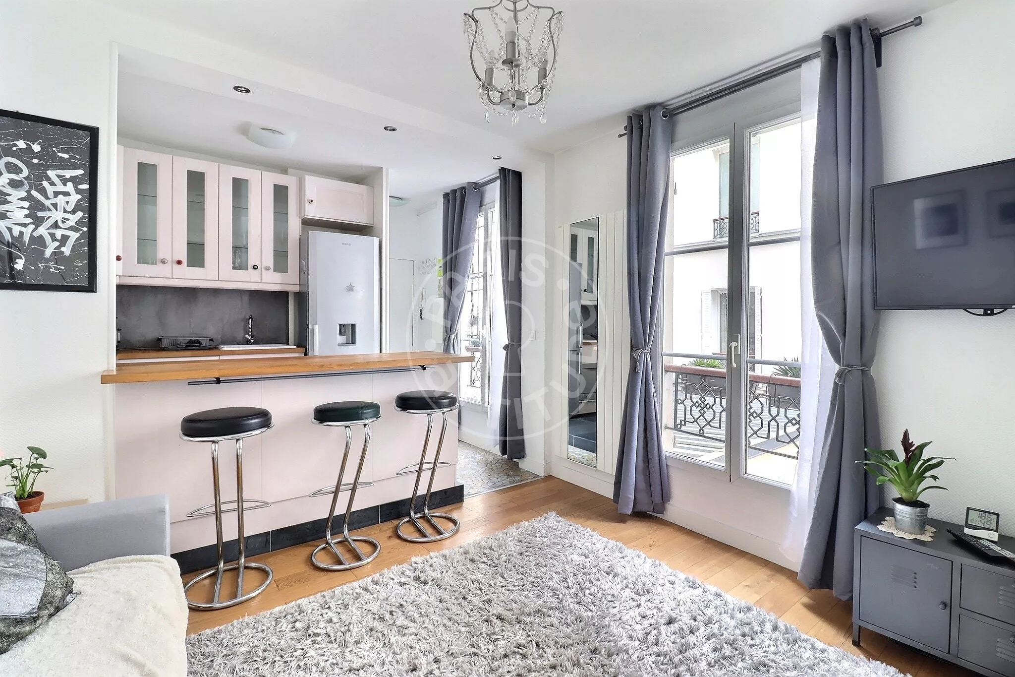 Flat Rue de Lancry in Paris