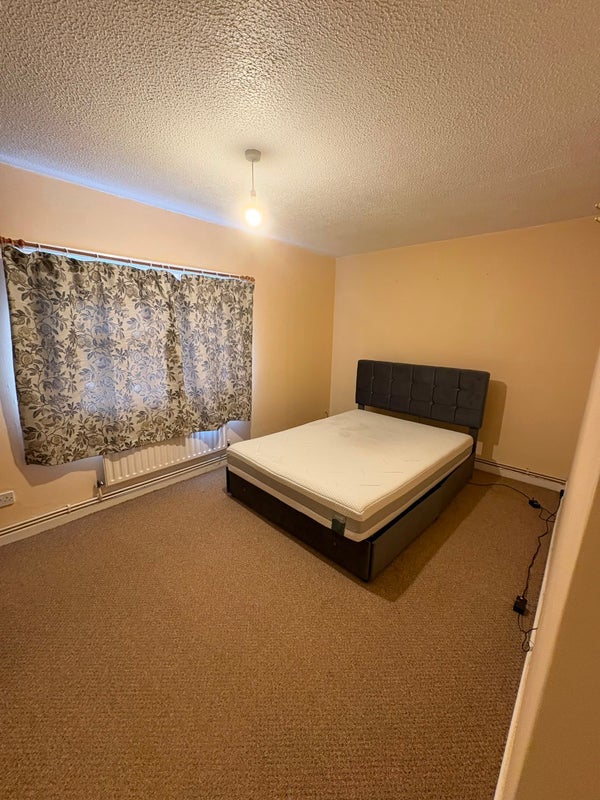 Room Beechcroft Road in South Kesteven