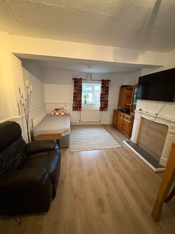 Room Beechcroft Road in South Kesteven
