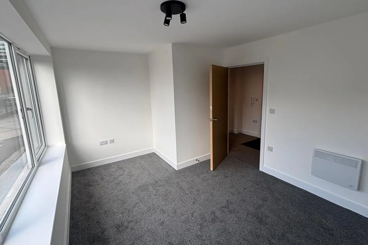 Flat Glumangate in Chesterfield