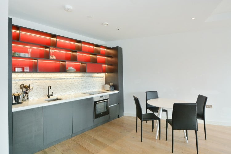Flat Botanic Square in Greater London