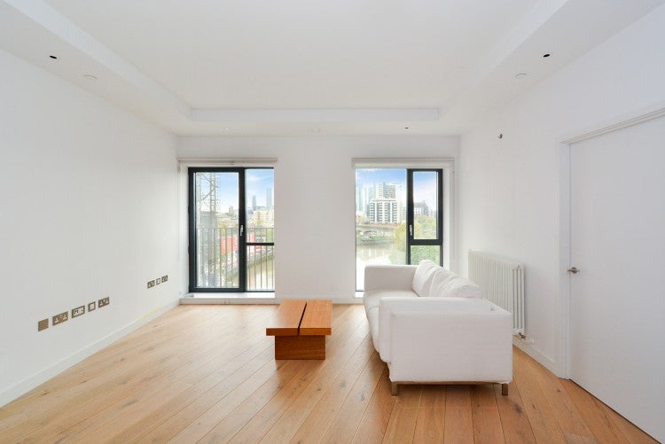 Flat Botanic Square in Greater London