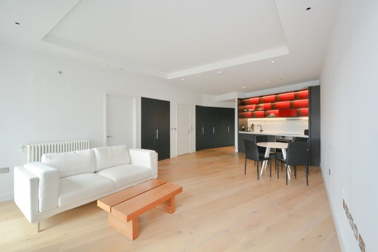 Flat Botanic Square in Greater London