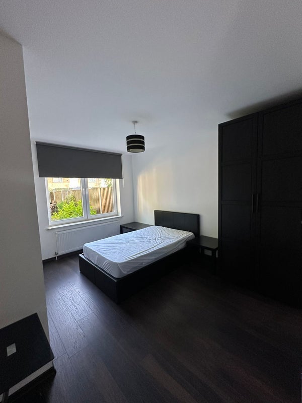 Room Hatchett Road in Manchester