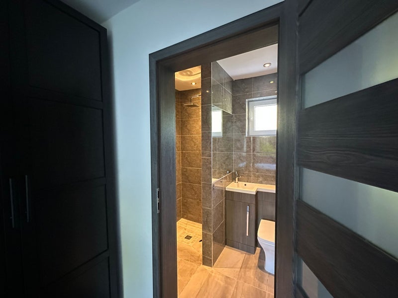 Room Hatchett Road in Manchester