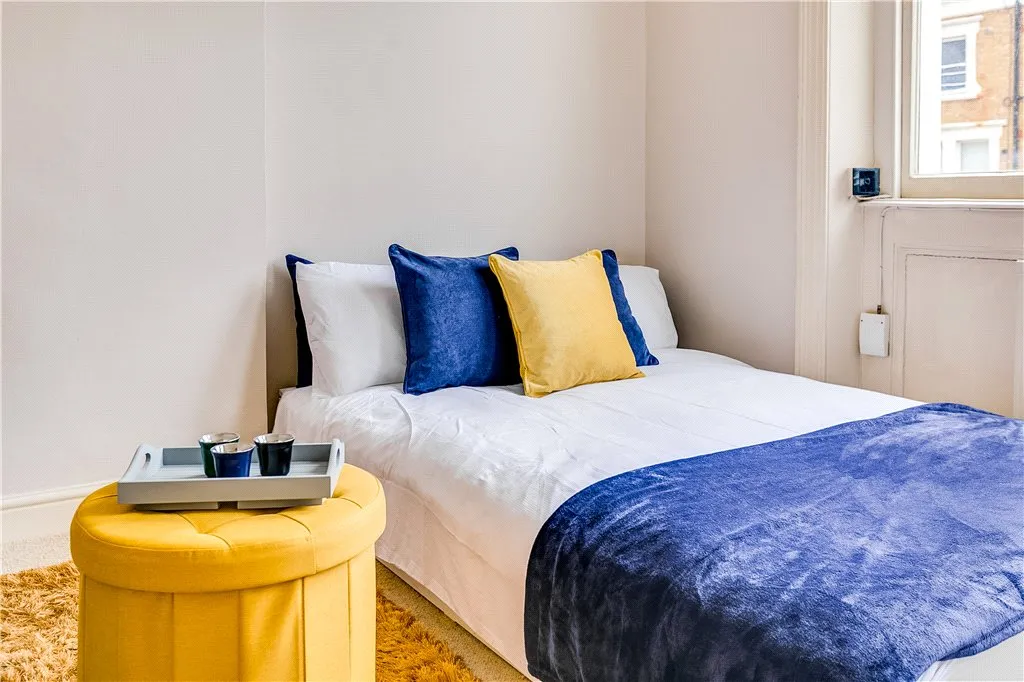Flat Nevern Place in Greater London