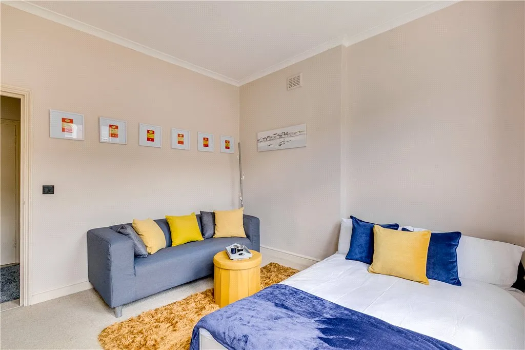 Flat Nevern Place in Greater London